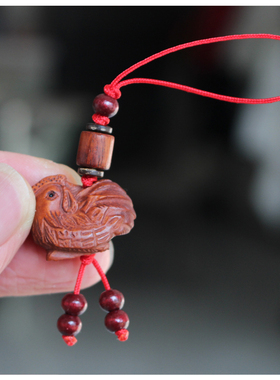 桃木雕刻生肖鸡吊坠红绳子手机挂件龙年吉祥物项链红桃木