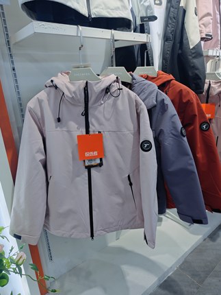 探选者3708女士冬新款羊毛一体冲锋衣外套加厚三防户外旅行棉服