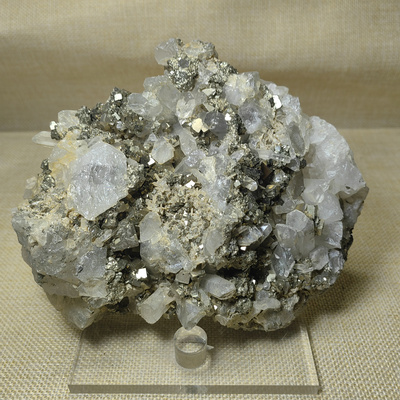 L108天然水晶石黄铁矿原石矿物晶体矿标矿石晶簇地质宝石 pyrite