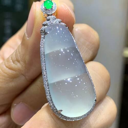 缅甸翡翠A货高冰种起胶饱满福豆 四季豆吊坠18K金钻镶嵌 9372
