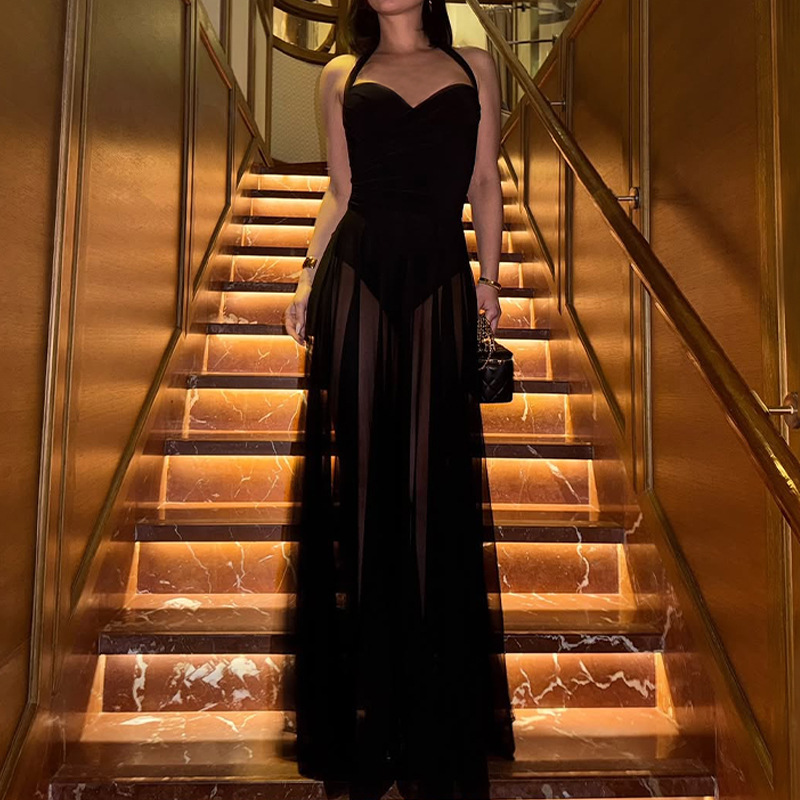 过渡性感欧美新款时尚金智妮同款性感网纱拼接修身挂脖连衣裙女