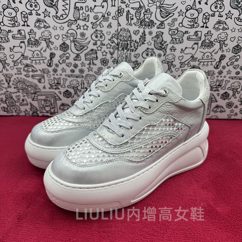 2026年夏季新品银色透气休闲女鞋
