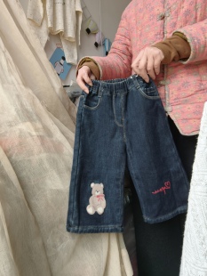 2025冬款休闲直筒女童加绒牛仔裤A类儿童卡通小熊九分喇叭裤童装