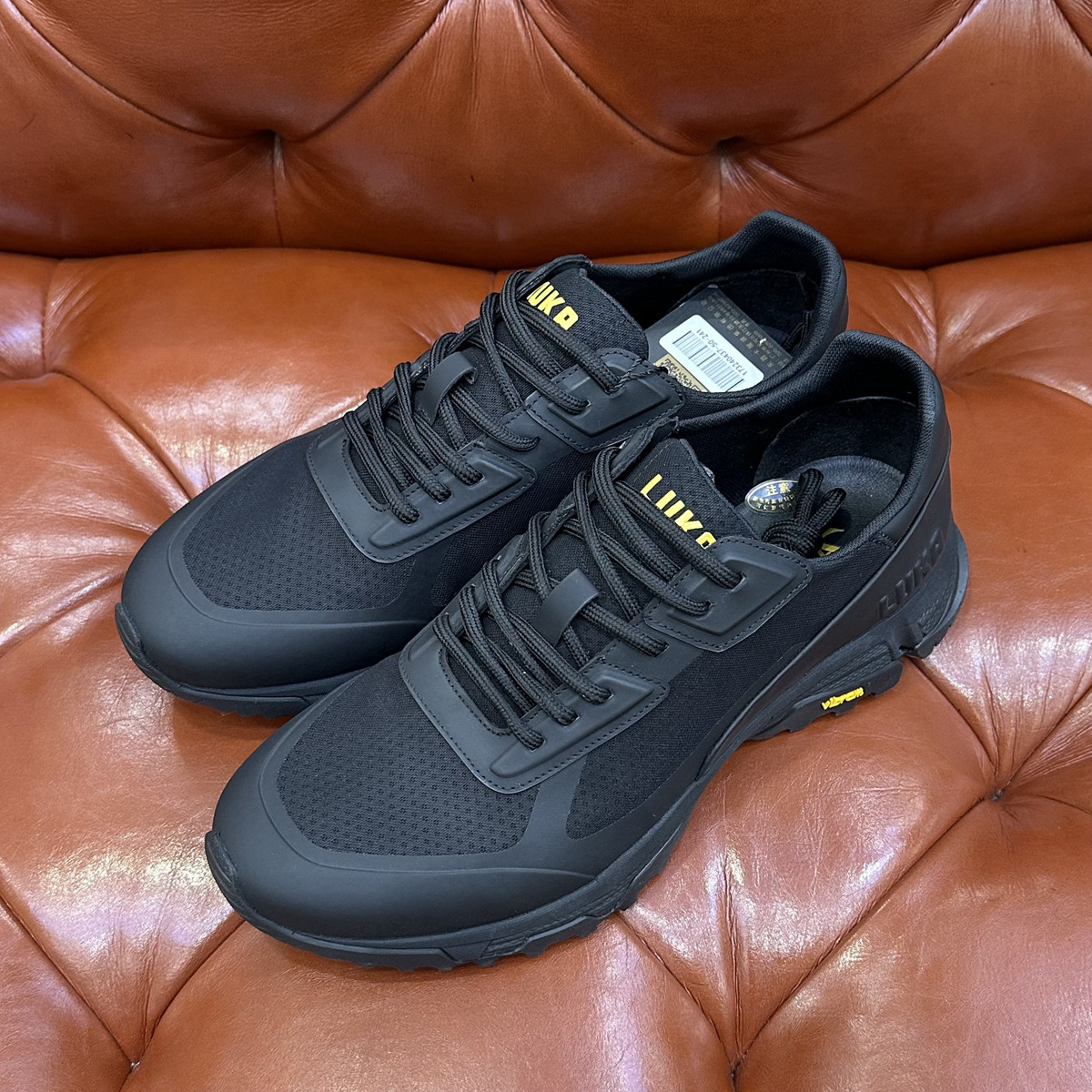 路卡迪龙24春夏新牛皮飞织轻便防滑系带男士休闲运动鞋 173240437