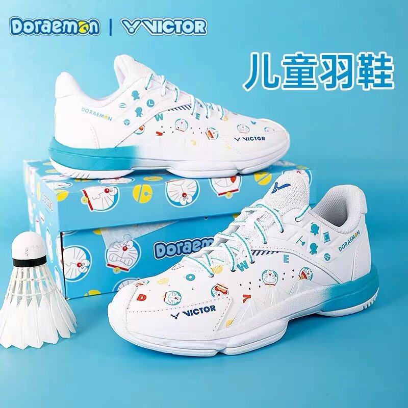 威克多VICTOR羽毛球胜利2025多啦A梦系列青少年儿童男女运动鞋DRM