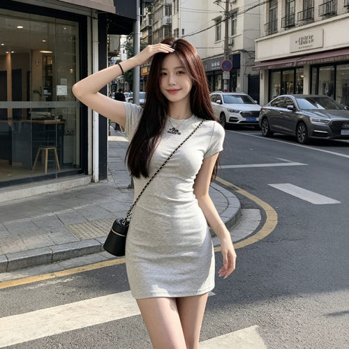 休闲运动a字型短裙甜美气质T恤连衣裙女收腰修身短袖刺绣包臀裙春