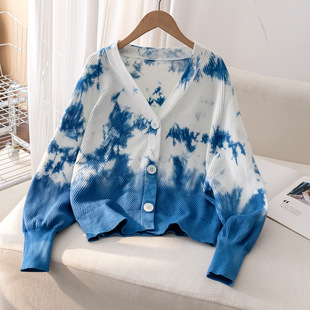 云南手工扎染蝙蝠袖开衫外套女秋冬款新款短款V领宽松慵懒风毛衣