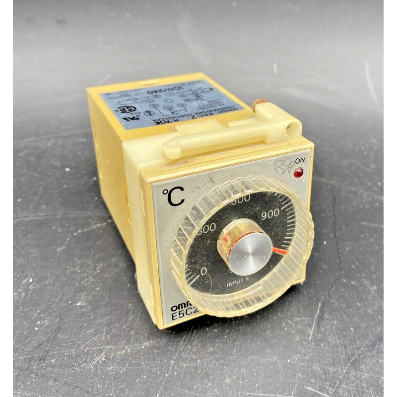 OMRON E5C2-R20K 220-240VAC TEMPERATURE CONTROLLER