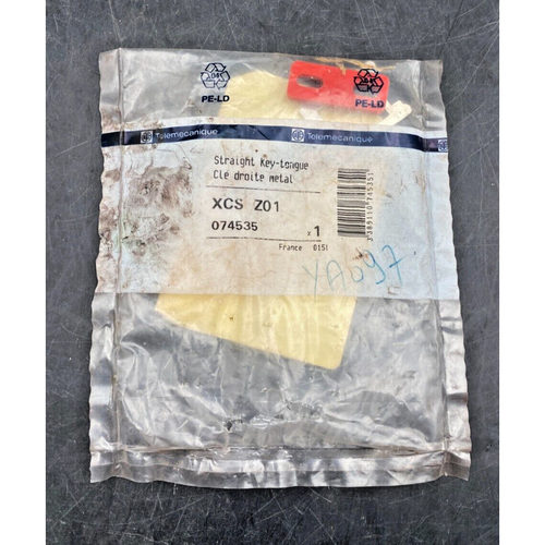 NEW TELEMECANIQUE XCSZ01 STRAIGHT KEY-TONGUE