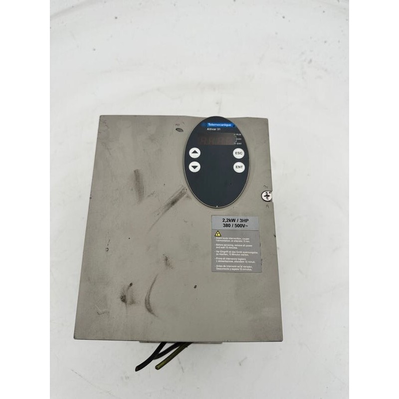 1pc x TELEMECANIQUE ALTIVAR 31 SPEED VARIATOR ATV31HU22N4 V1