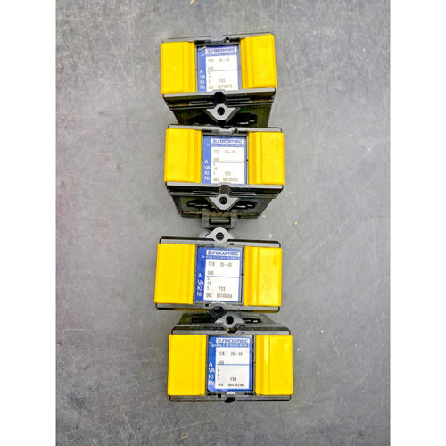 LOT DE 4 SOCOMEC TCB 26-40 500 5A 10VA 0.72/3kV 50-60Hz