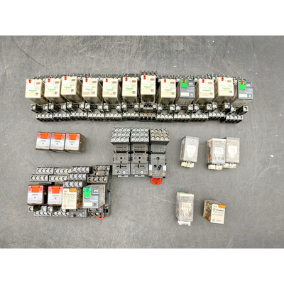 SET OF RELAY AND SOCKET RXM4AB2B7PVM PT570524 RXM4AB2B7 RXM4