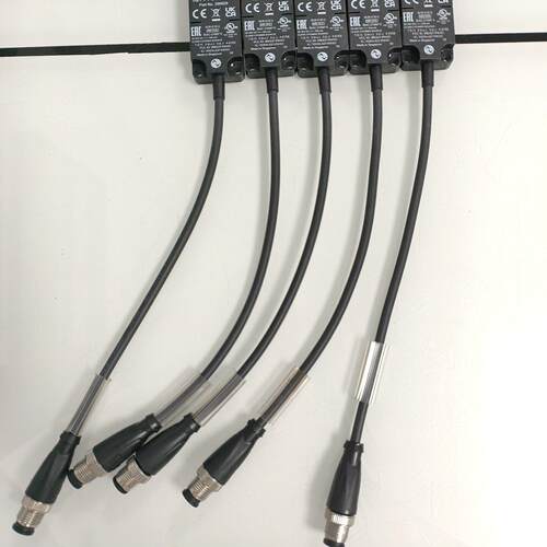 IQT1-F61-IO-V1 接近传感器 工控自动化感应开关议价维修