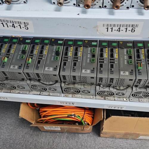M820-S4-0502 0202D 伺服驱动器 工业自动化控制部件议价维修