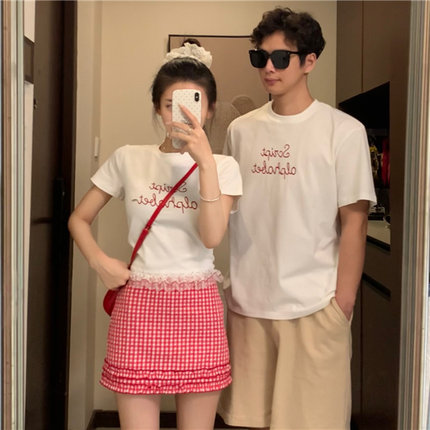 特别的情侣装夏装短袖蕾丝拼接字母印花2025设计感小众格子裙套装