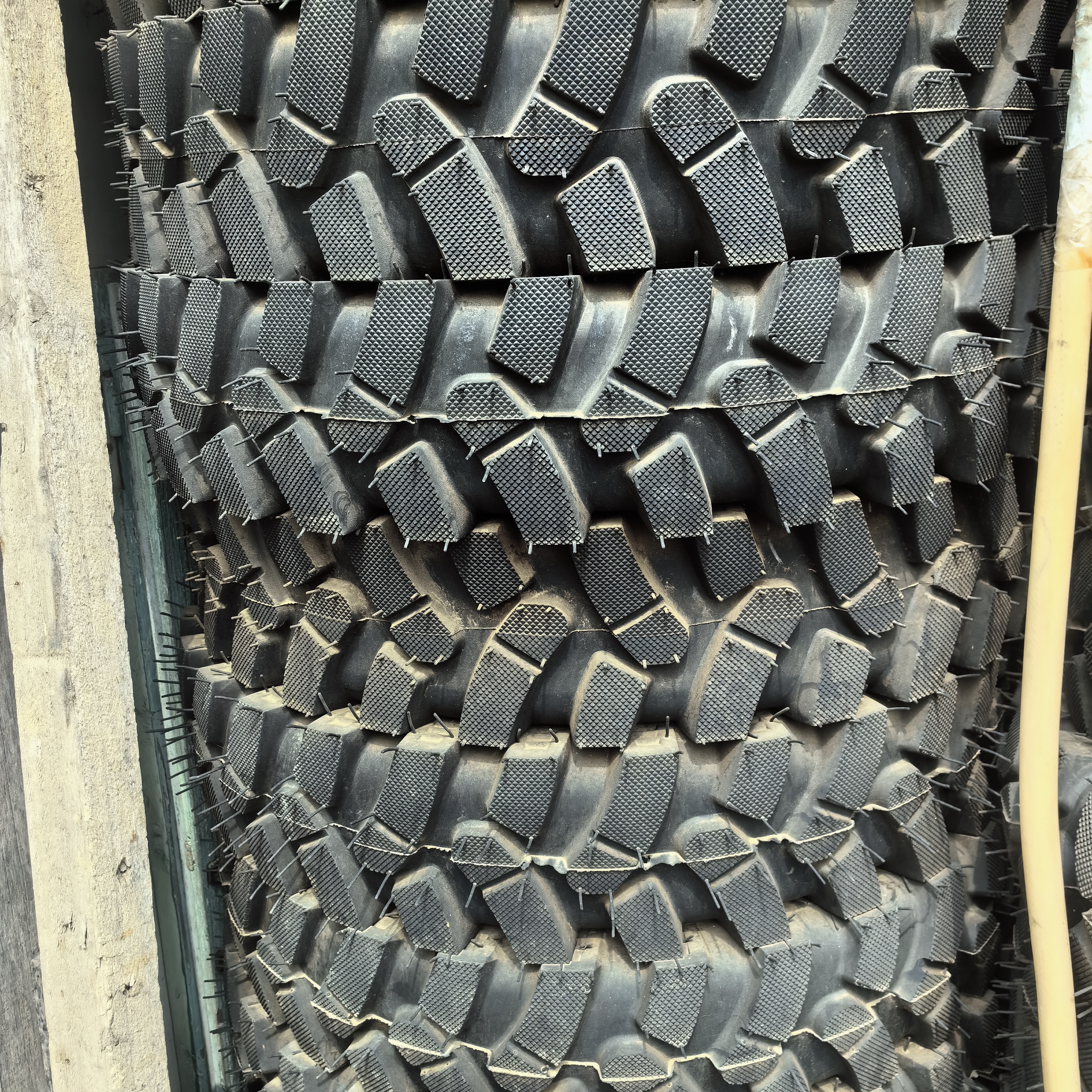 二手处理山地越野加密人字花纹轮胎650-16 700-16