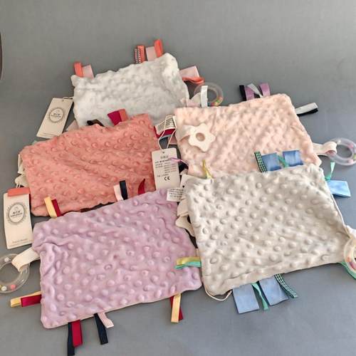 船zhi宝豆豆绒安抚巾带牙胶口水巾小摇铃兔玩偶咬咬巾安抚兔标签