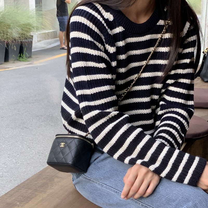 圆领清新宽松美丽诺羊毛短款毛衣