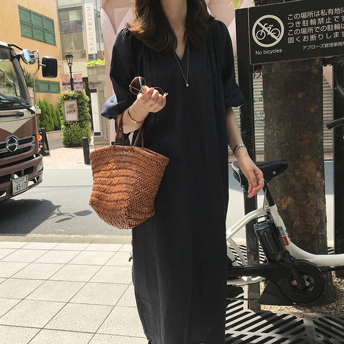 韩系清冷V领五分袖显瘦连衣裙