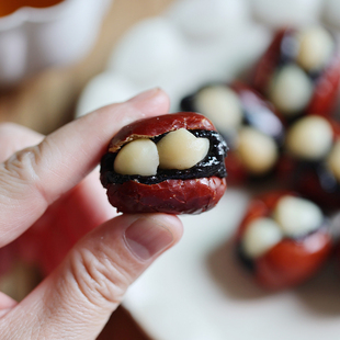 2.9停发！悟空家抱富枣新疆红枣血糯米夏威夷果仁夹心奶枣小零食