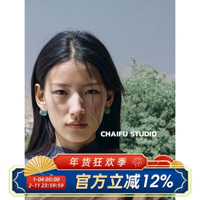 宫廷浮雕奢华方形绿锆石耳钉