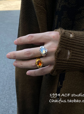 复古蝴蝶环绕立体树脂戒指