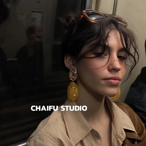 法式宫廷不规则树脂大耳钉