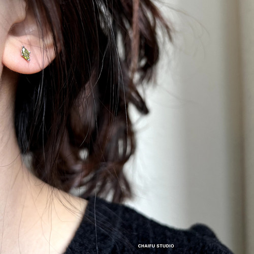 柴夫工作室菱形锆石耳钉