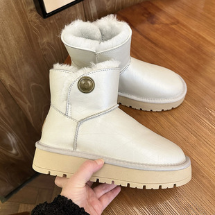 厚底防水雪地靴女羊皮毛一体冬季新款加厚防滑东北加绒保暖短筒靴