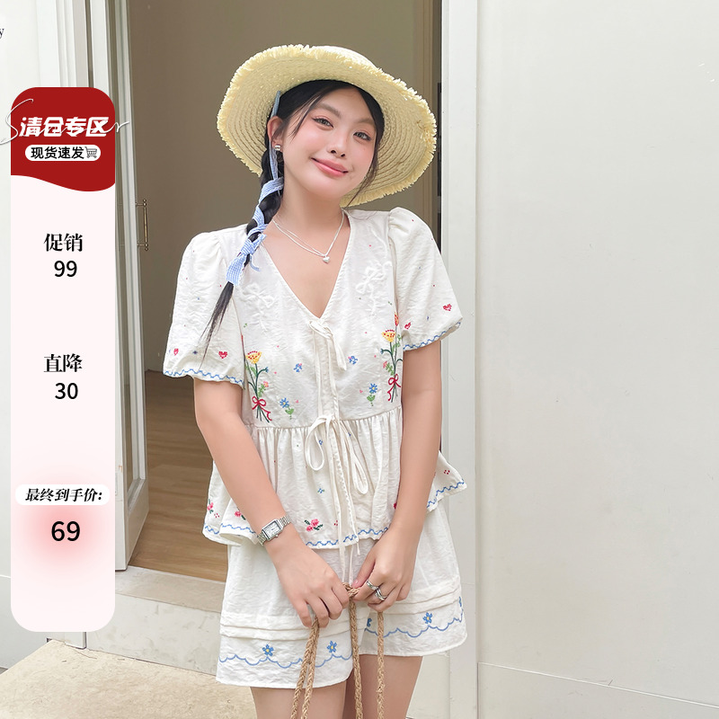 夏季穿搭独特刺绣绝美设计感上衣胖mm大码女装可盐可甜两件套装