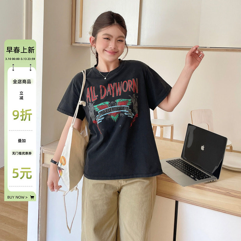 大码春装女款2026超火减龄漂亮独特短袖上衣胖mm美式高街显瘦t恤