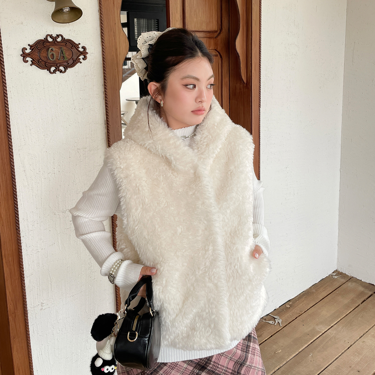 2025独特漂亮小熊连帽初冬厚外套大码女装胖mm巨好看羊羔毛马甲女