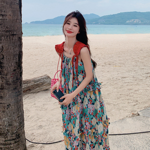 法式度假风碎花吊带连衣裙女2025夏季新款韩版宽松显瘦茶歇长裙子图片