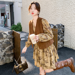 复古碎花连衣裙春秋女2025新款麂皮绒马甲超好看小个子图片