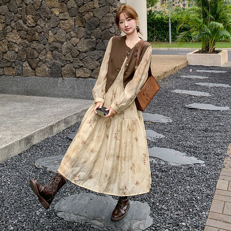 独特绝美碎花连衣裙套装女2025春季新款温柔风气质显瘦马甲两件套图片