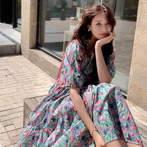 彩色碎花连衣裙女2025夏季新款法式小个子气质收腰显瘦泡泡袖长裙图片
