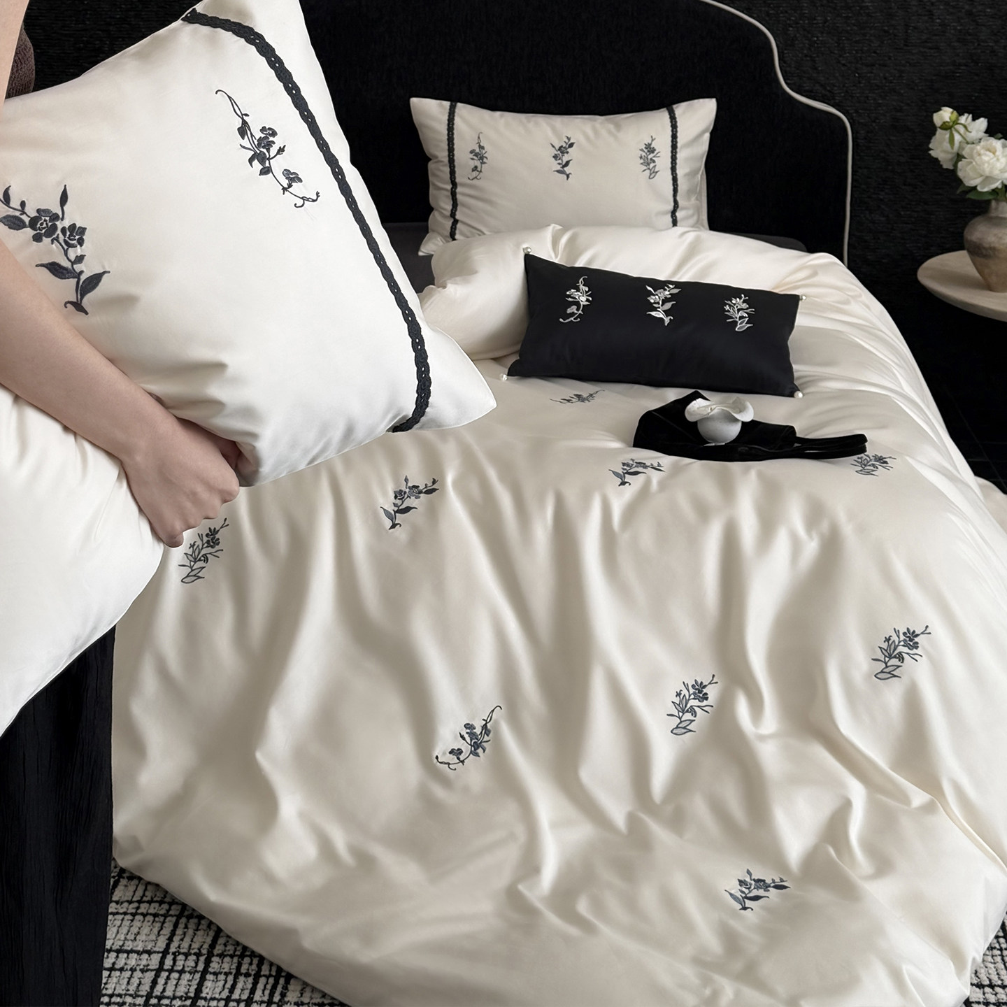 新品轻奢风100S超柔长绒棉四件套简约花卉刺绣纯棉被套床单裸睡笠
