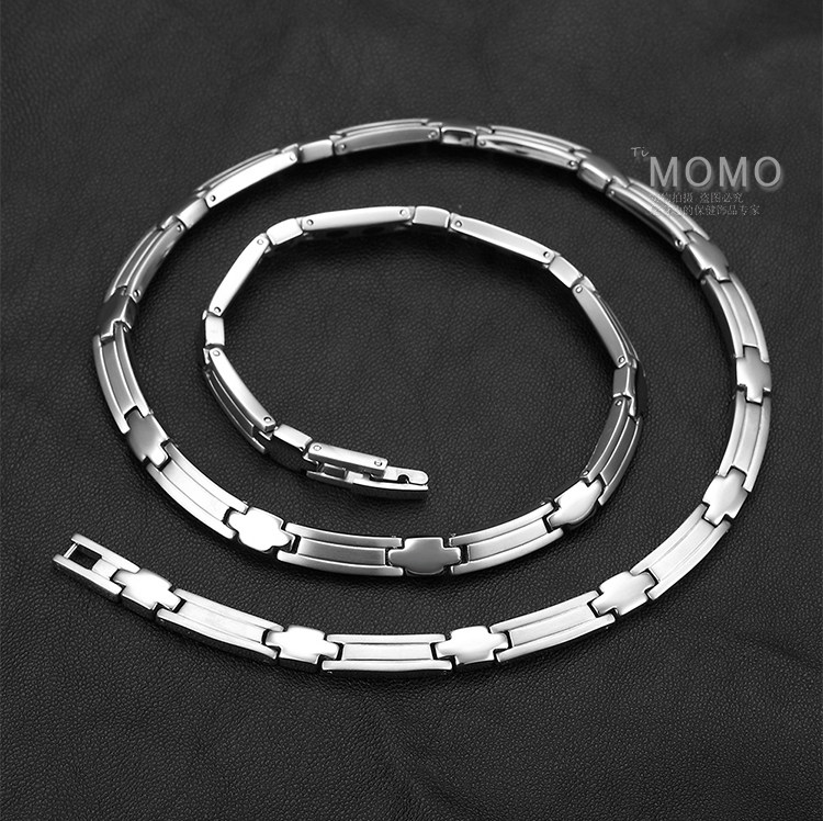 JAPAN GENUINE MOMO MEN AND WOMEN MODELS TITANIUM CHAIN TITANIUM NECKLACE HEALTH NECKLACE MAGNETIC THERAPY TITANIUM COLLAR NECK RING SPORTS ENERGY CIRCLE