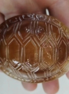 藏式天然披毛西羊角蜜龟壳手把件