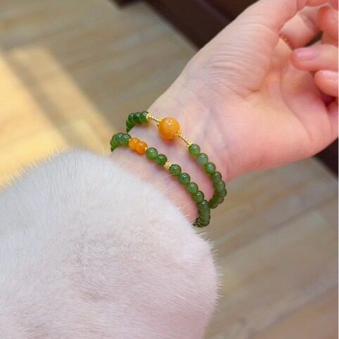 天然和田碧玉两圈手串搭配老花蜡