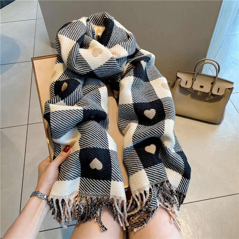 爱心格子围巾女韩版双面长款大披肩秋冬季仿羊绒加厚百搭保暖围脖