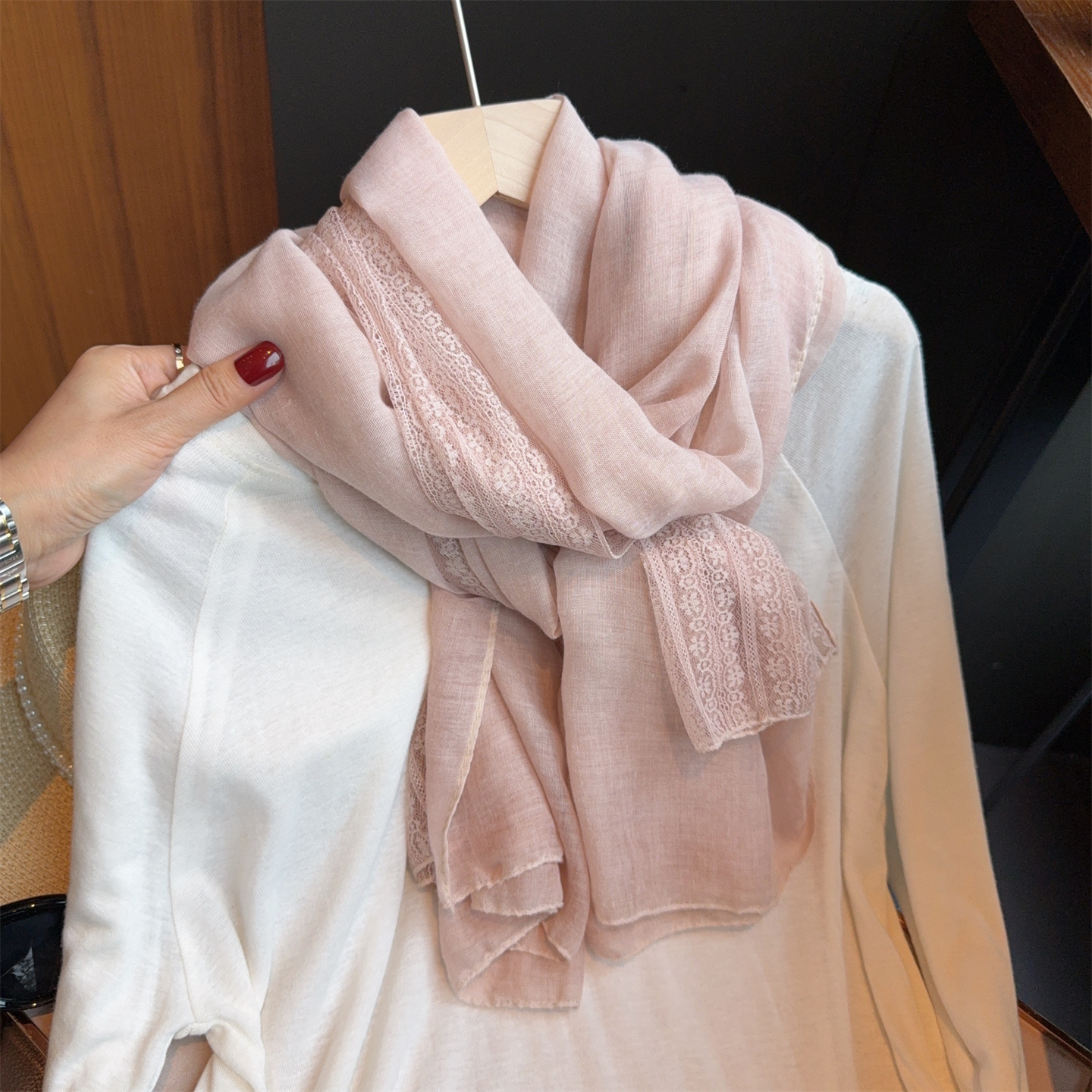 新款纯色法式蕾丝棉麻围巾女春秋文艺范大披肩冬季薄款围脖纱巾