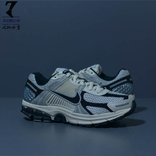 NikeZoomVomero5女子跑步鞋