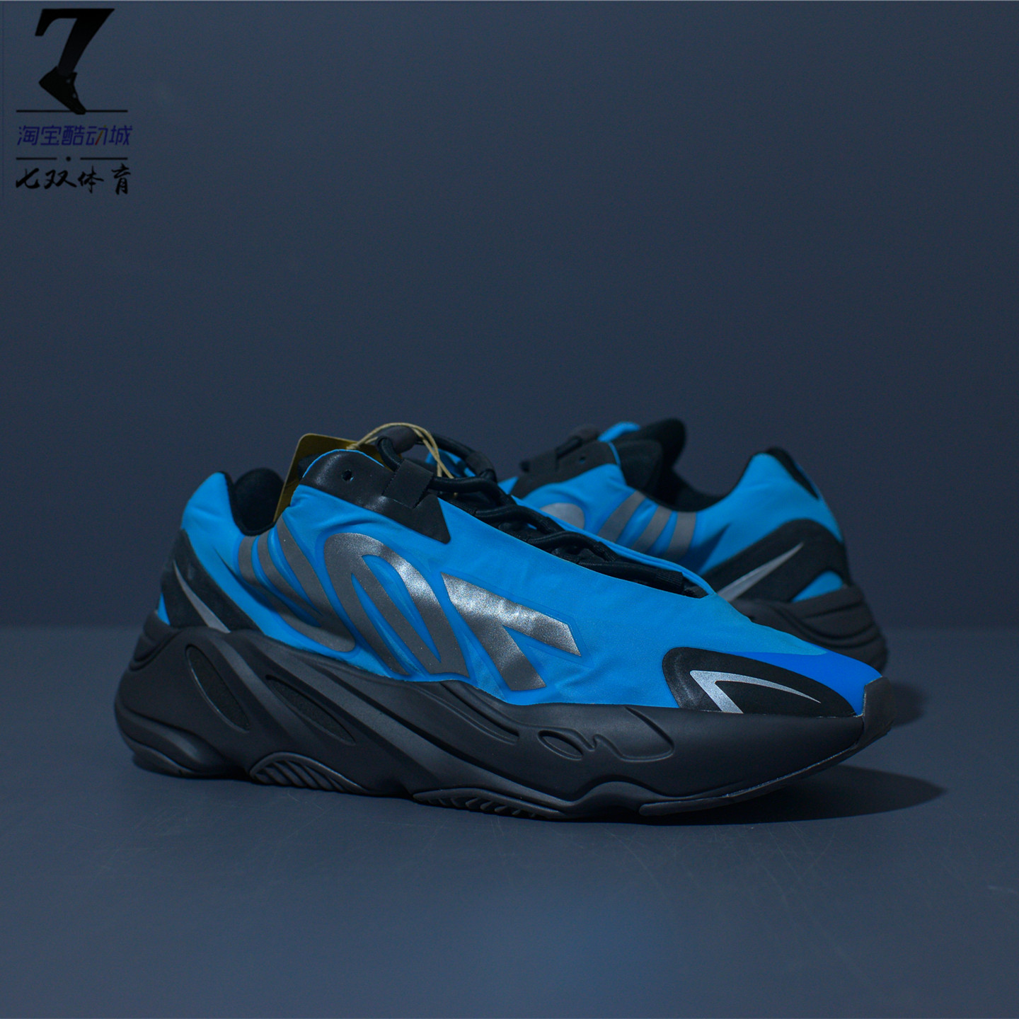 Adidas椰子700黑蓝男子休闲鞋图片