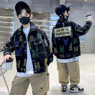 后背贴布牛仔外套