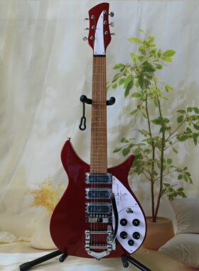 一把高品质的原声电吉他，白色护板，高品质拾音器，21品6弦