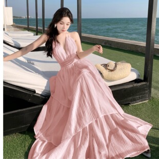 夏季新款海边度假粉色V领挂脖连衣裙纯欲性感大露背蛋糕沙滩长裙
