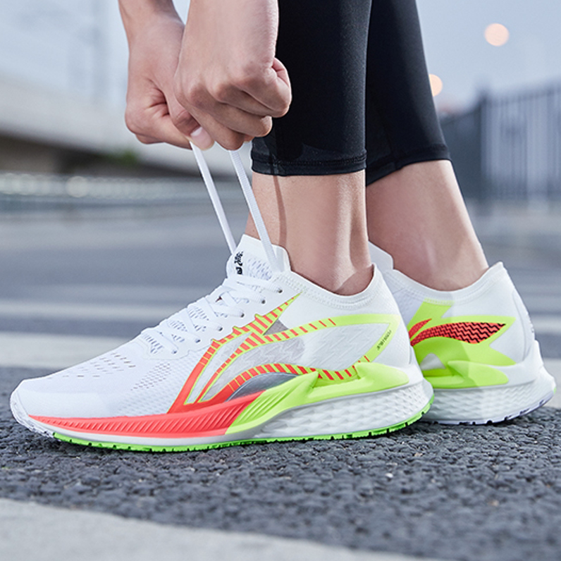 正品李宁追风lt女子轻质耐磨透气时尚舒适低帮减震跑步鞋 arbq008