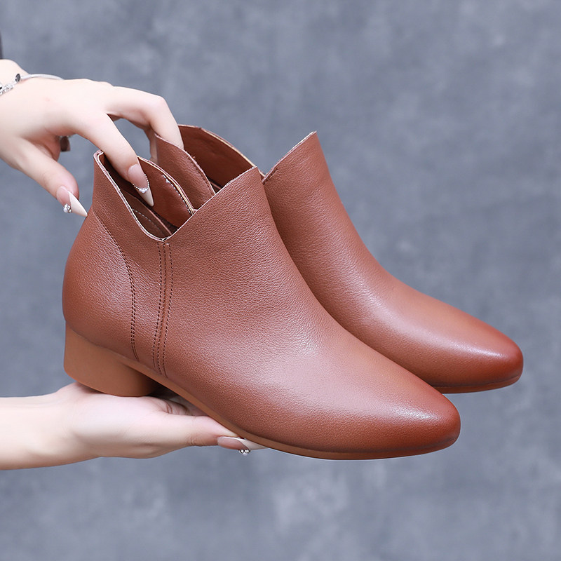 秋冬季新款尖头平底短靴女真皮软底软面韩系小踝靴加绒妈妈软皮鞋