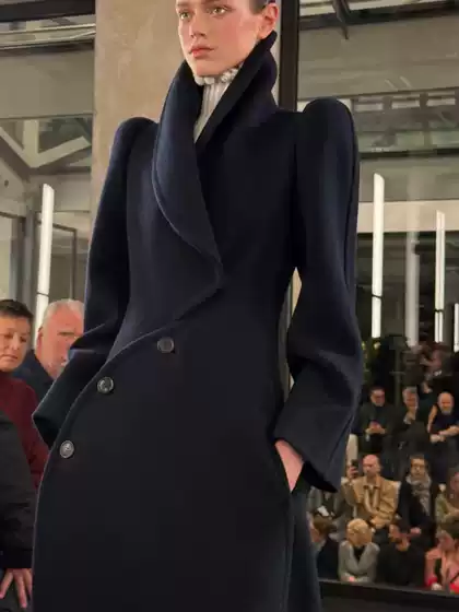 Hua She 2026 Aile Runway Style 100% Round Shoulder Raglan Sleeve Wool Woolen Coat